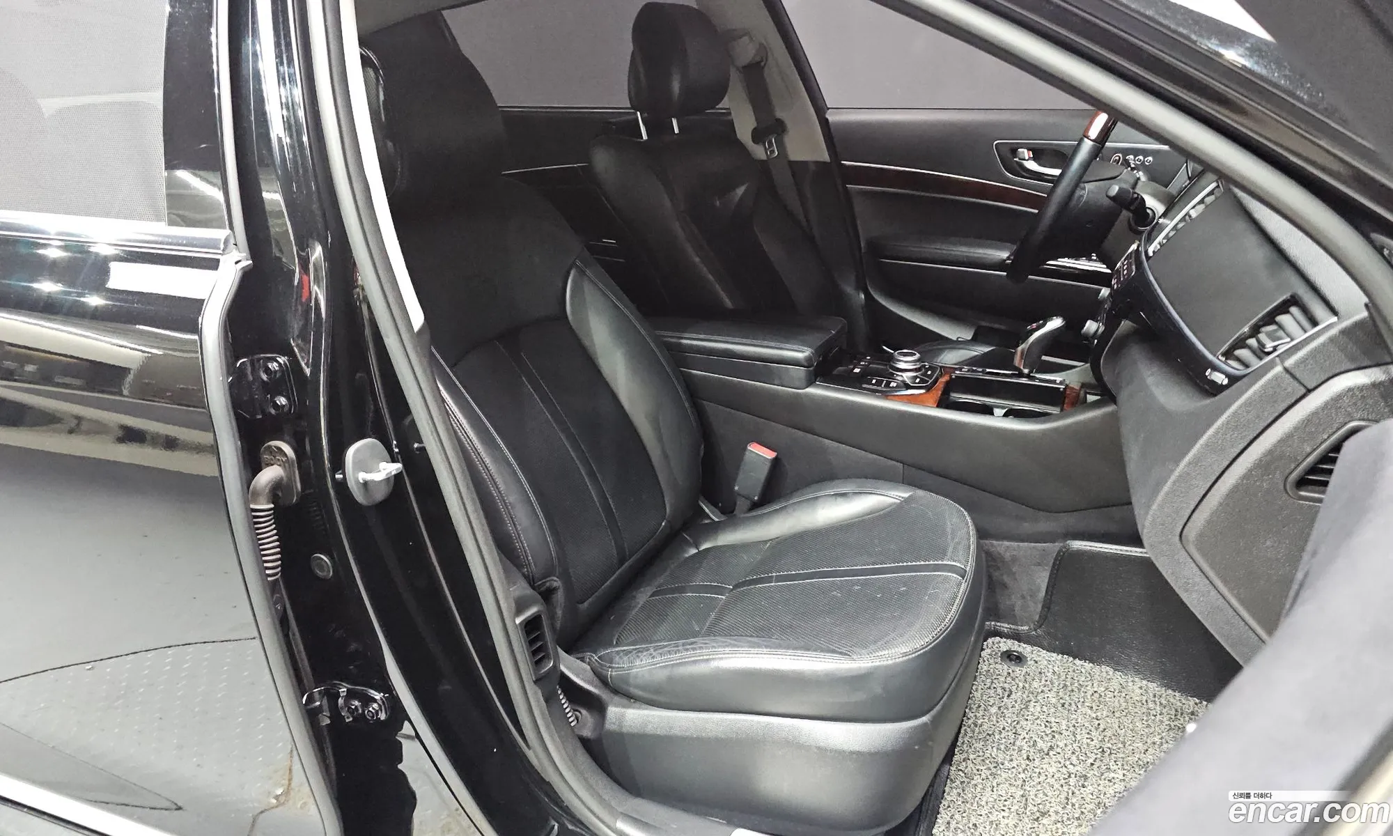 Kia K9 2015 — 17