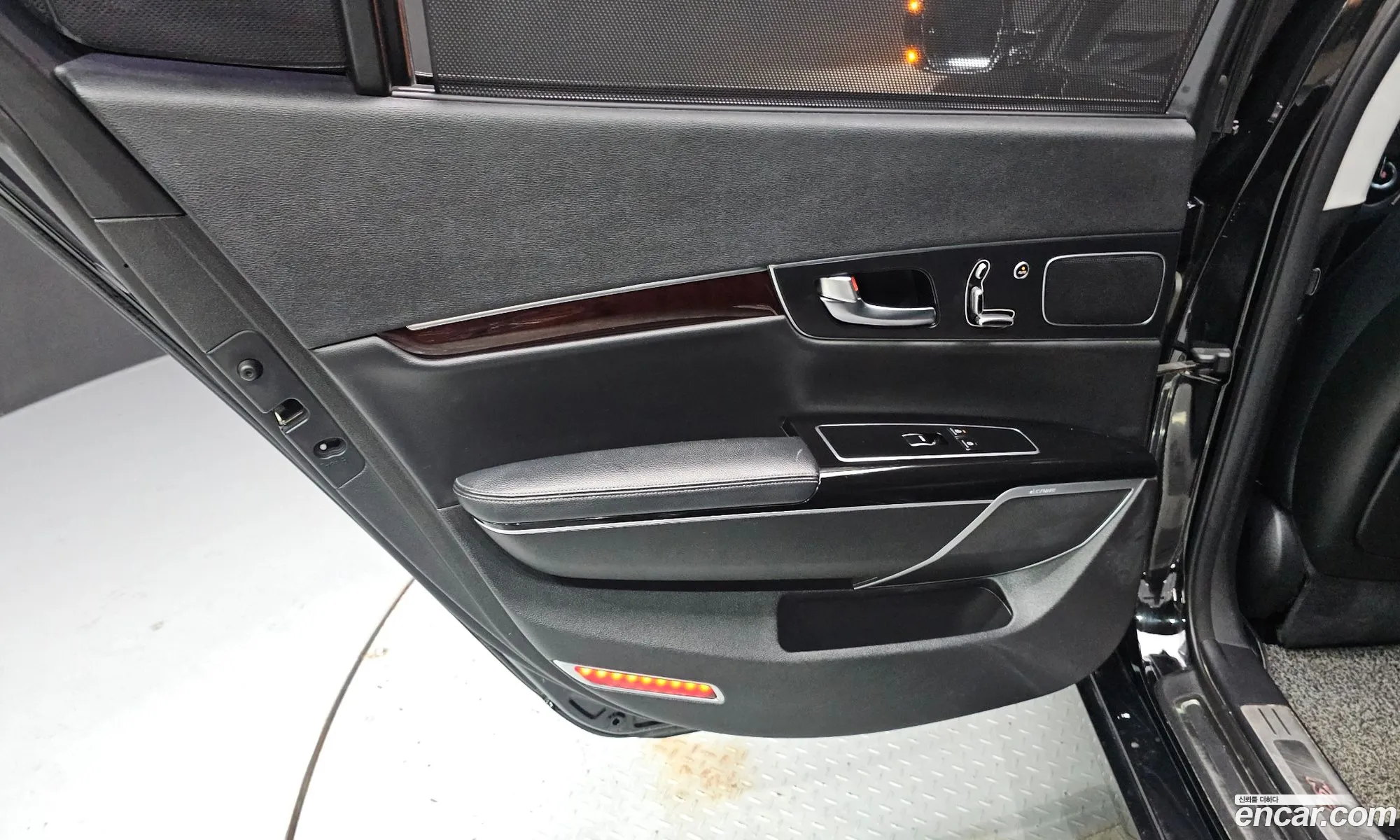 Kia K9 2015 — 9