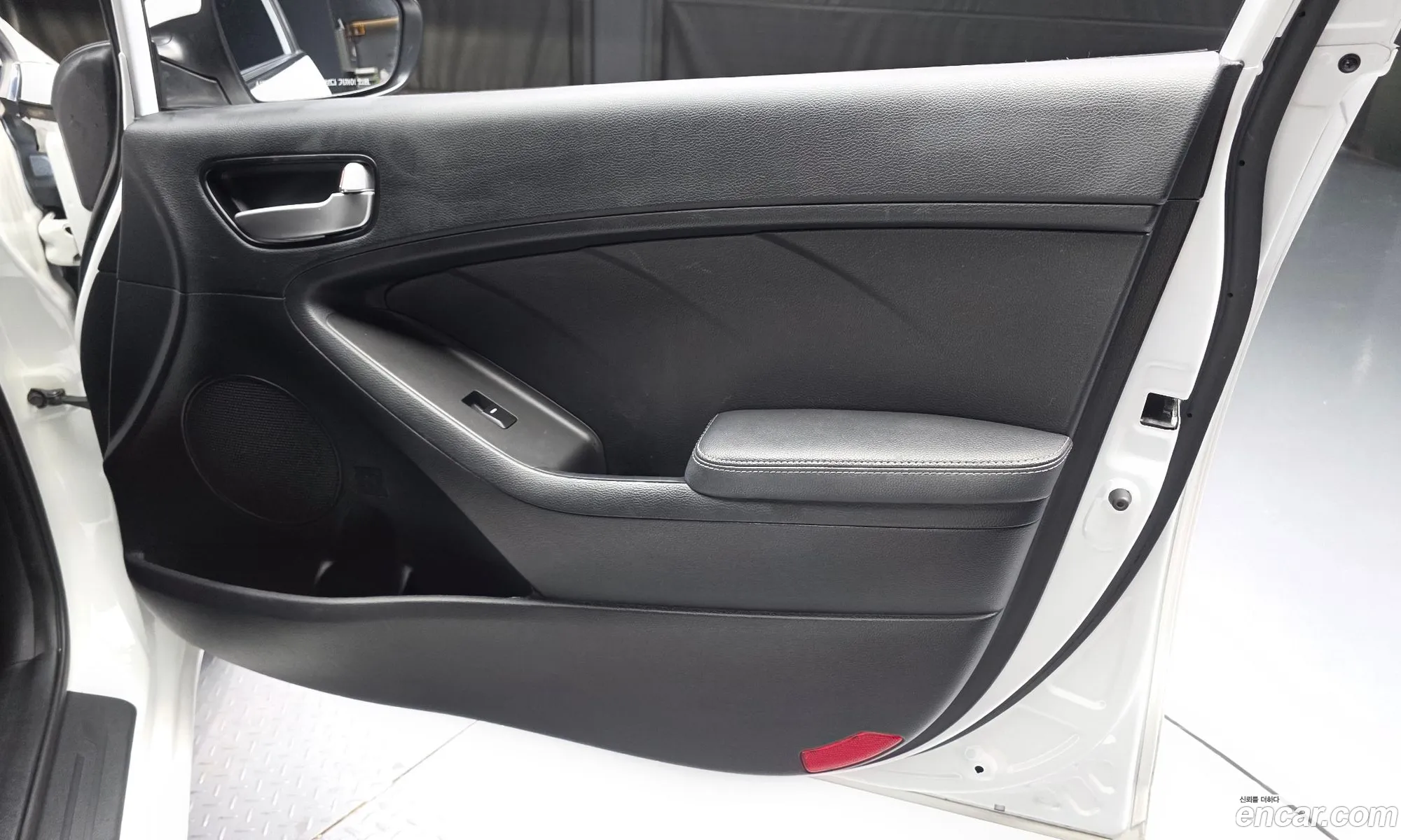 Kia K3 2017 KNAFK412BHA968844 — 30