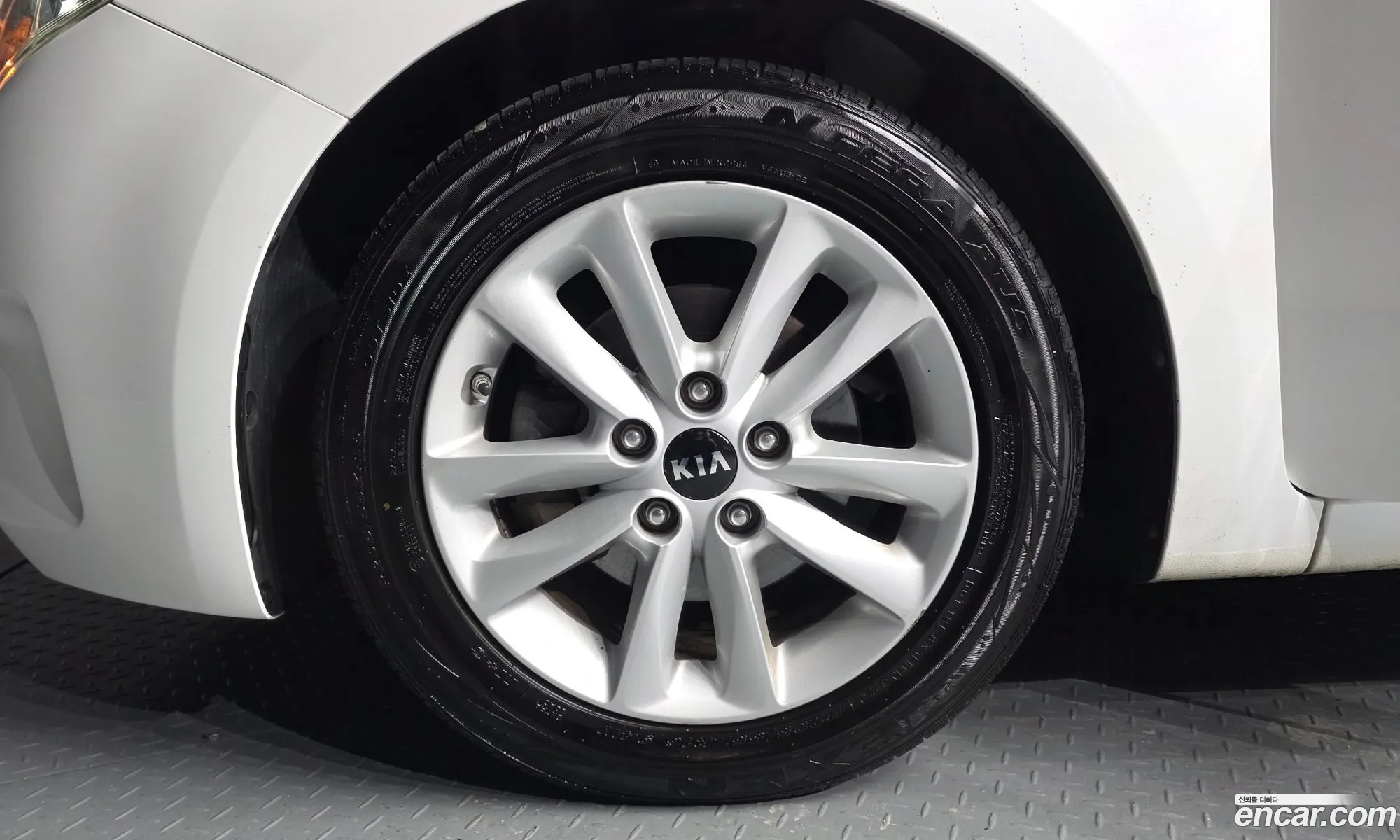 Kia K3 2017 KNAFK412BHA968844 — 8