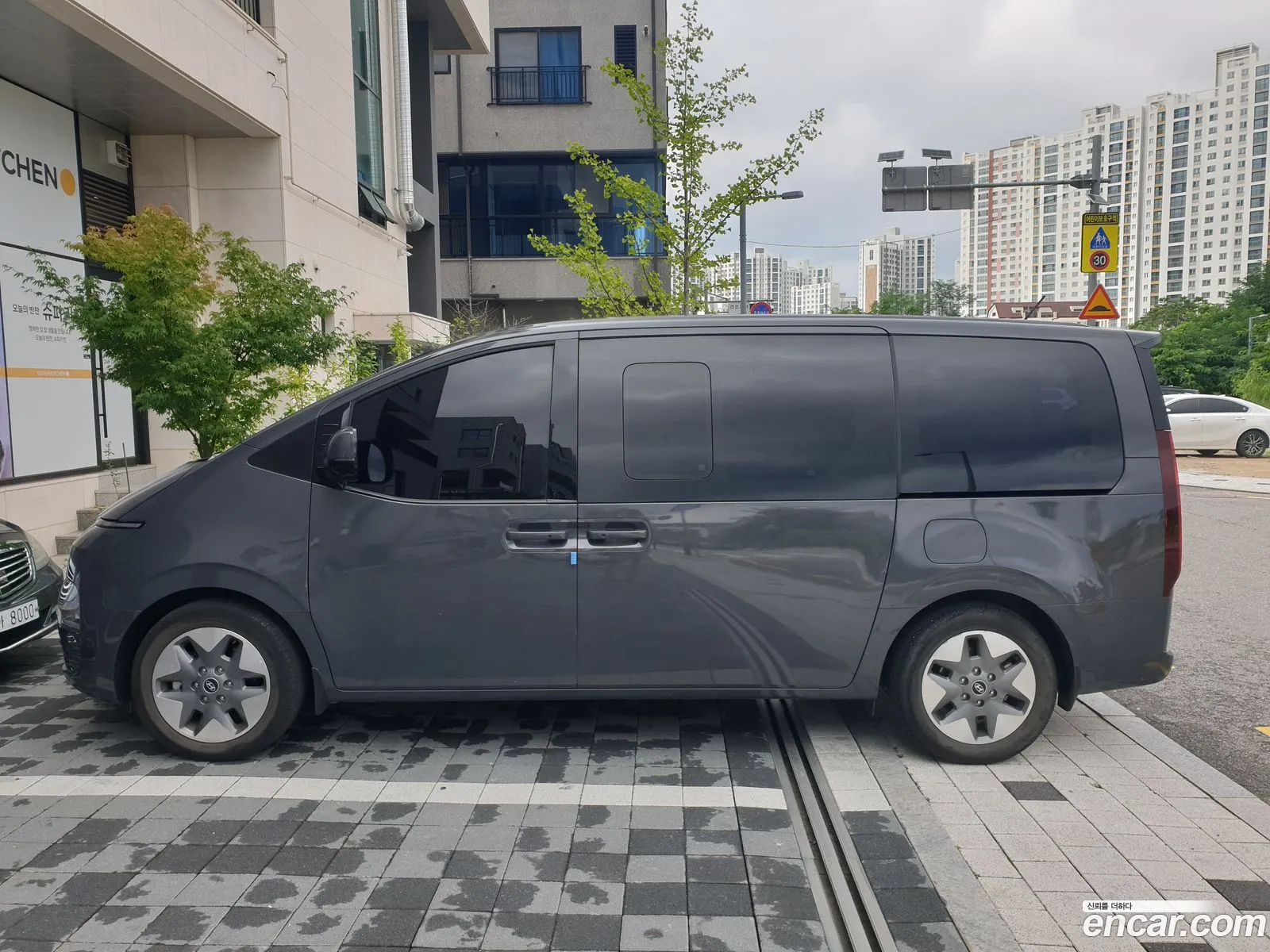 Hyundai Staria 2024 — 2