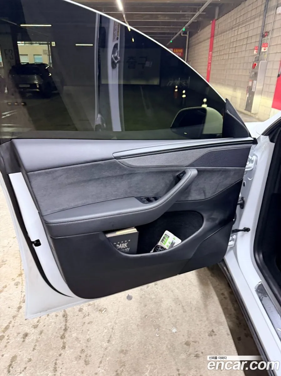 Tesla Model Y 2025 — 13
