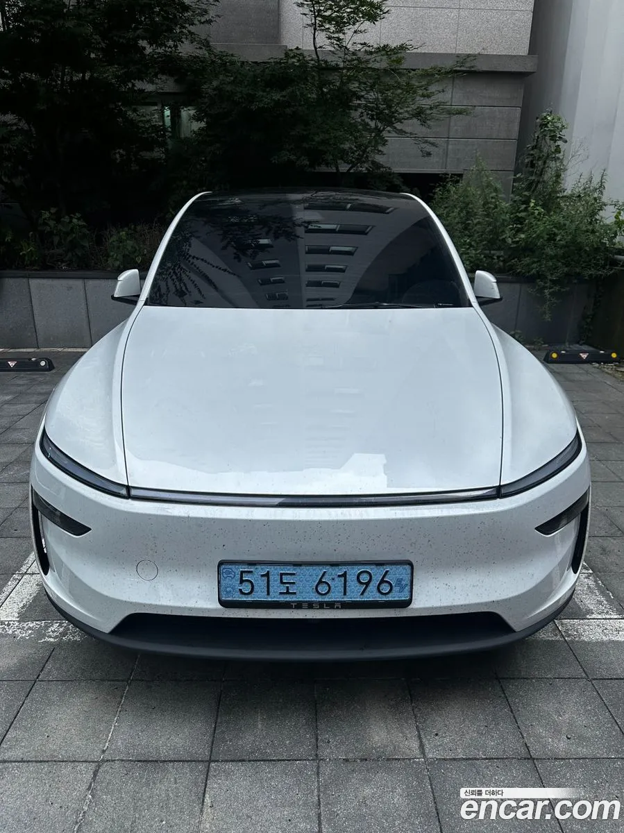Tesla Model Y 2025 — 12