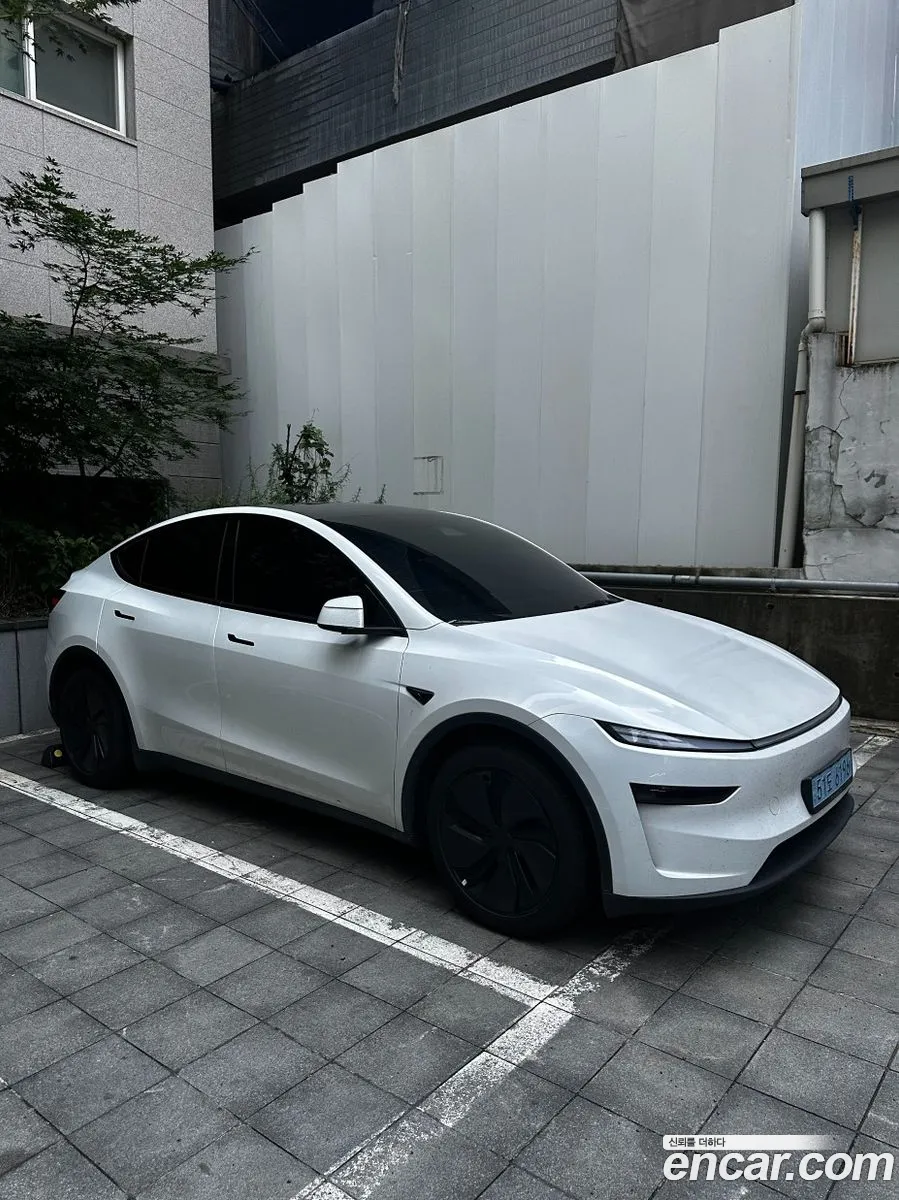 Tesla Model Y 2025 — 9