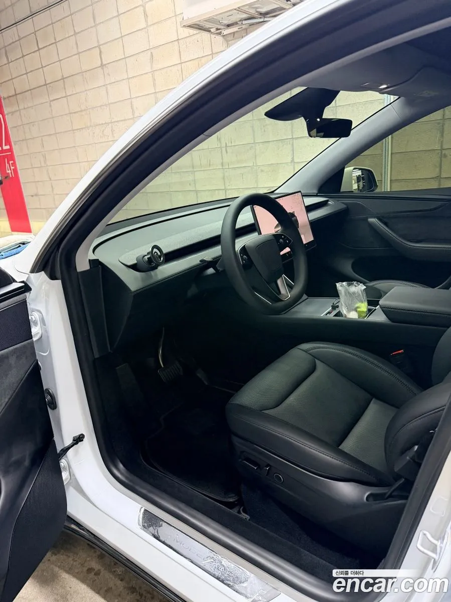 Tesla Model Y 2025 — 5